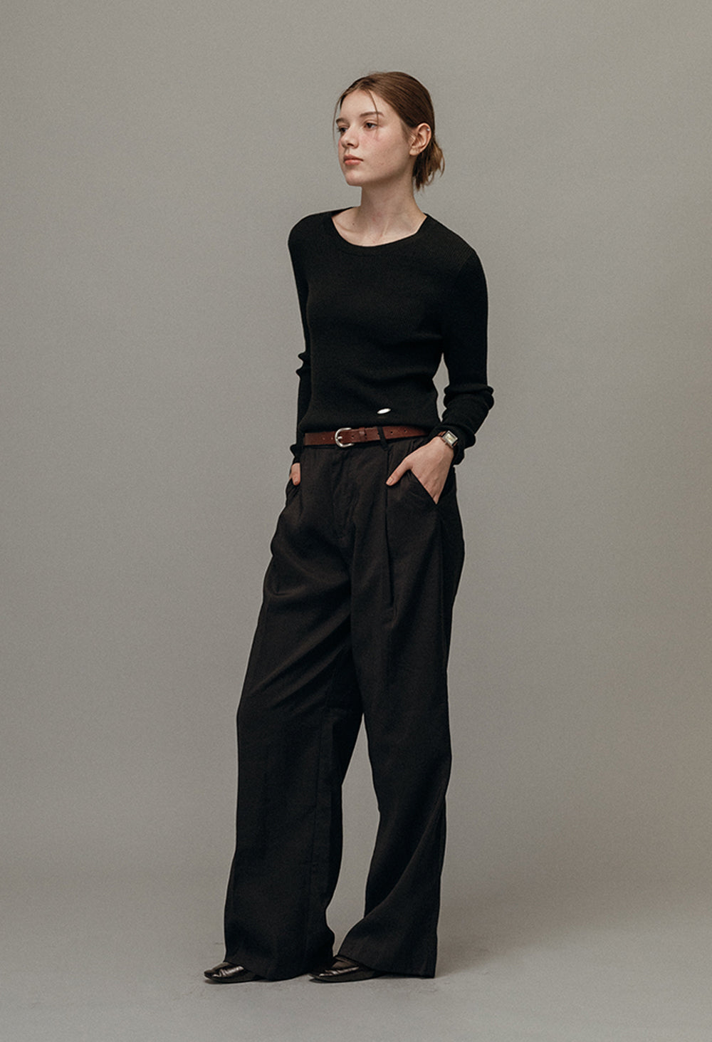 Ordinary slim u-neck knit