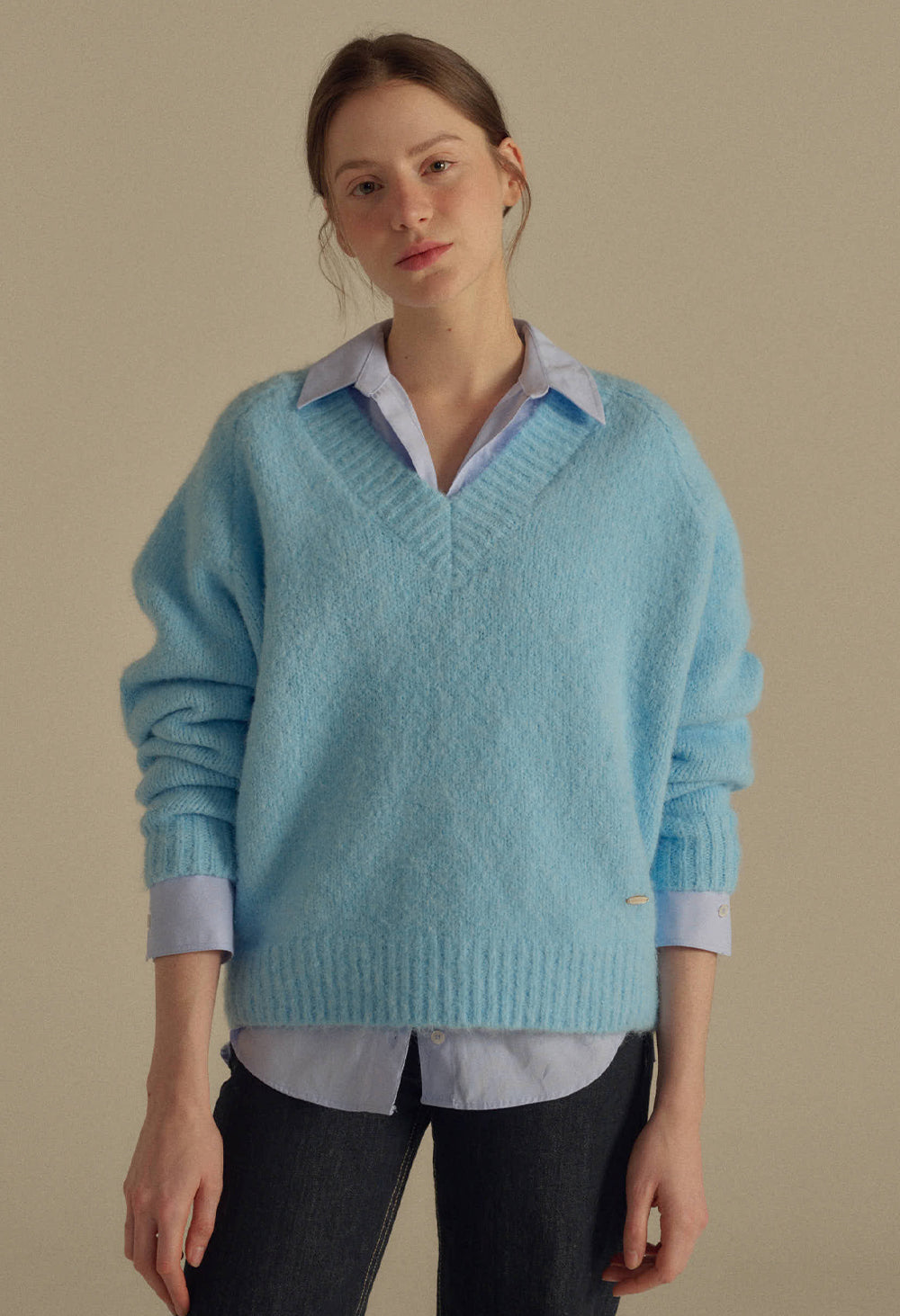 Bright v-neck wool knit