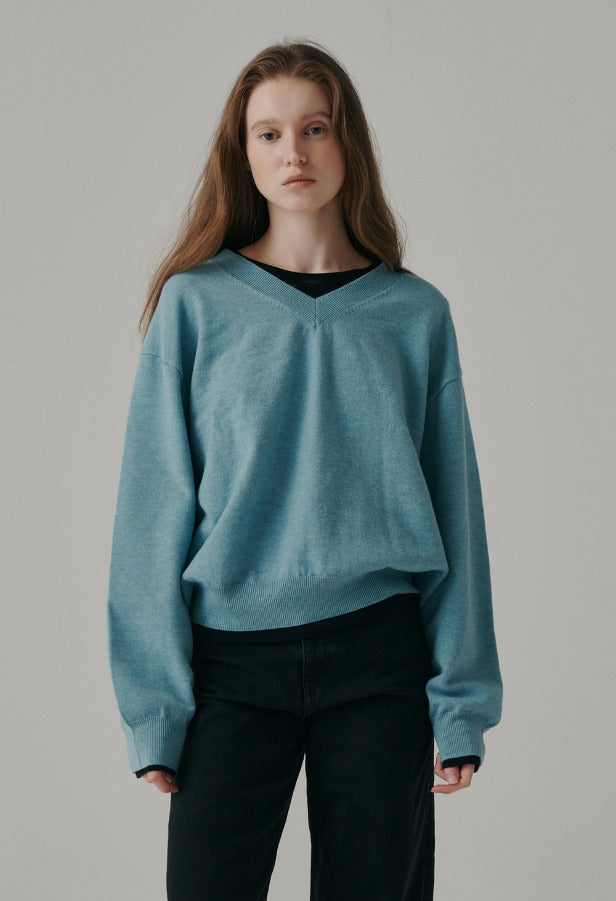 Blooming loose-fit V-neck knit