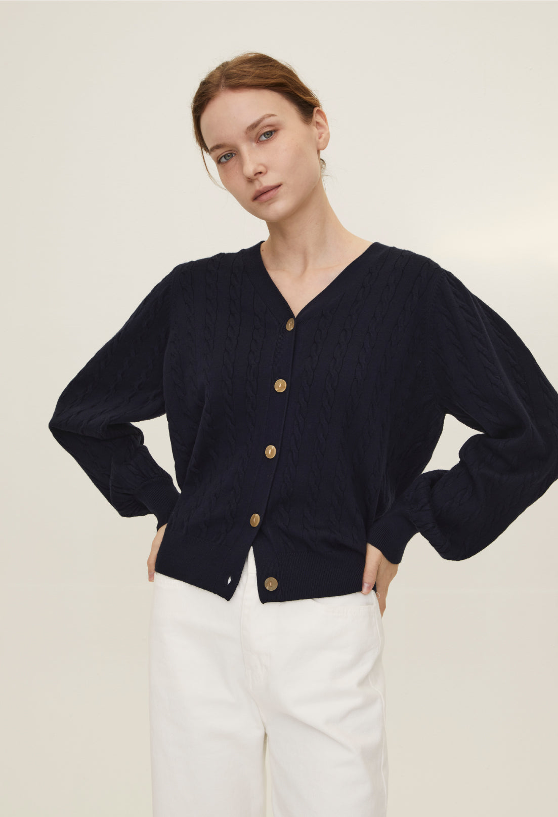 Perfume v neck cashmere knit - Navy/Ivory