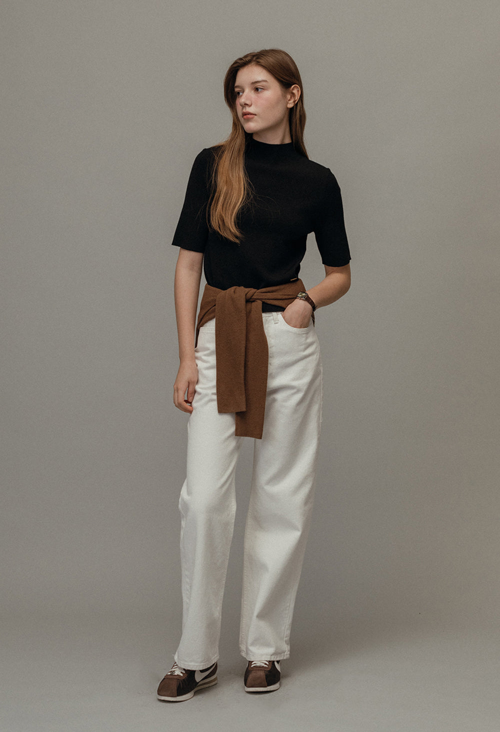 Minimal slim half neck knit