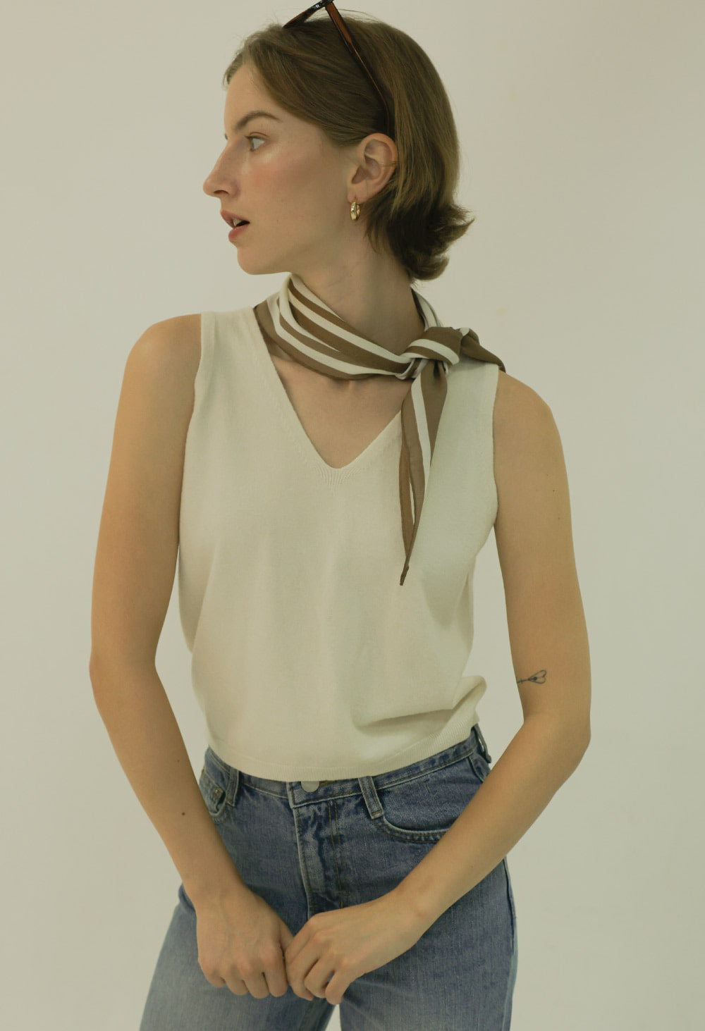 V-neck cashmere sleeveless knit top