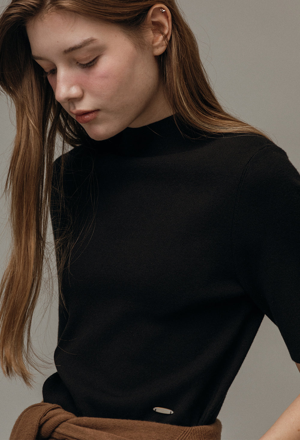 Minimal slim half neck knit
