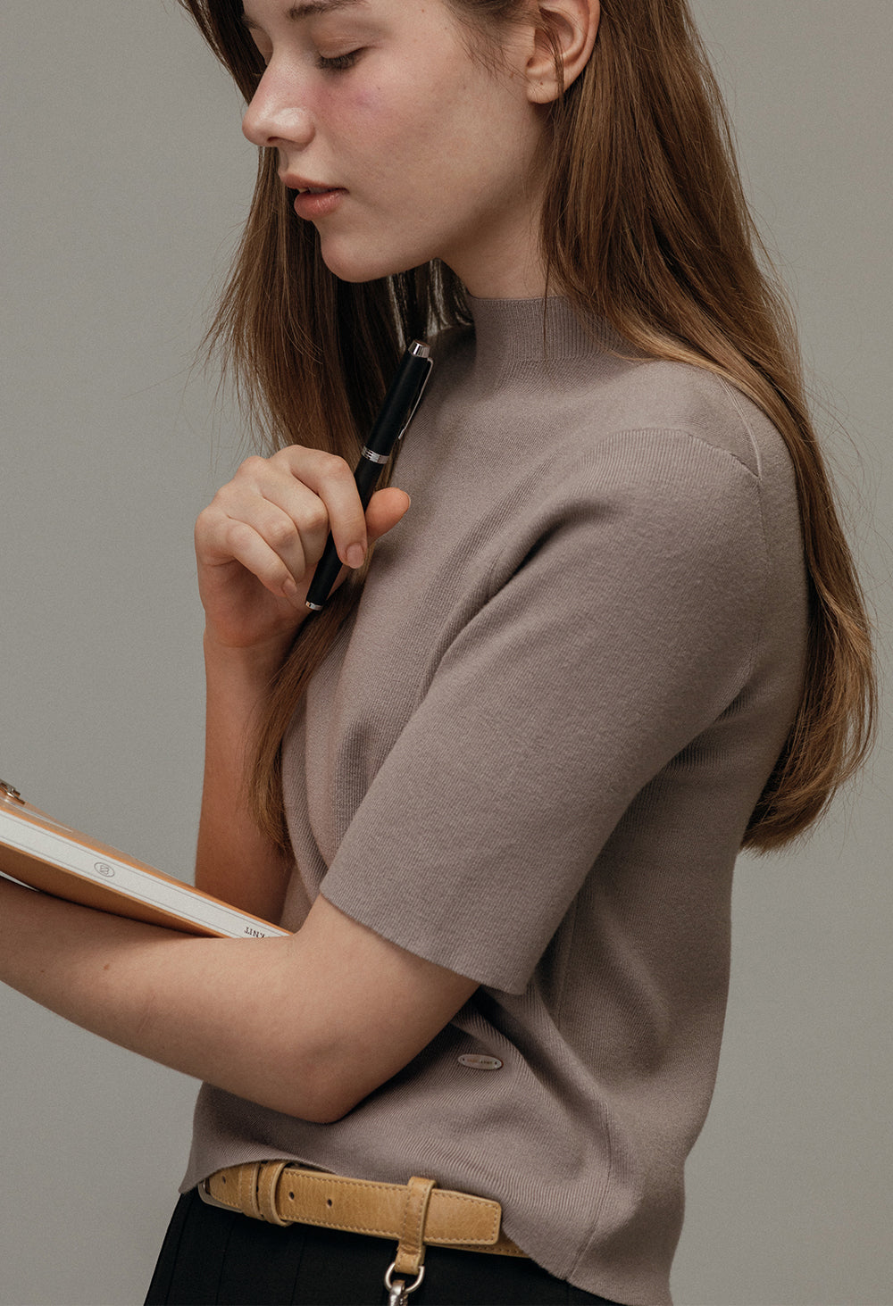 Minimal slim half neck knit