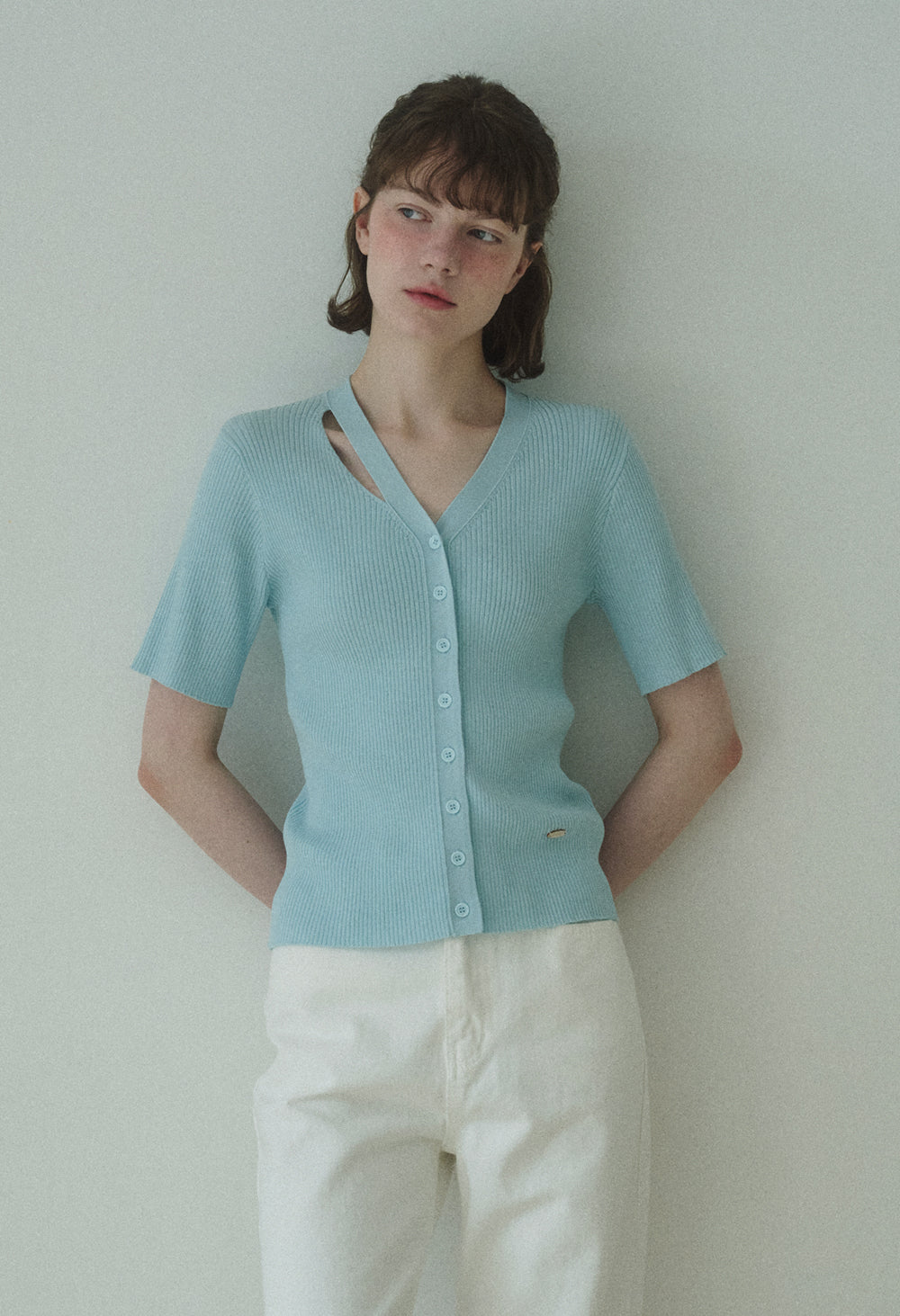 Watery silky half sleeve cutting knit cardigan