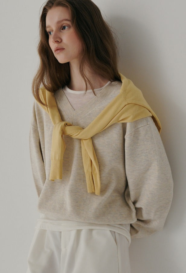 Blooming loose-fit V-neck knit