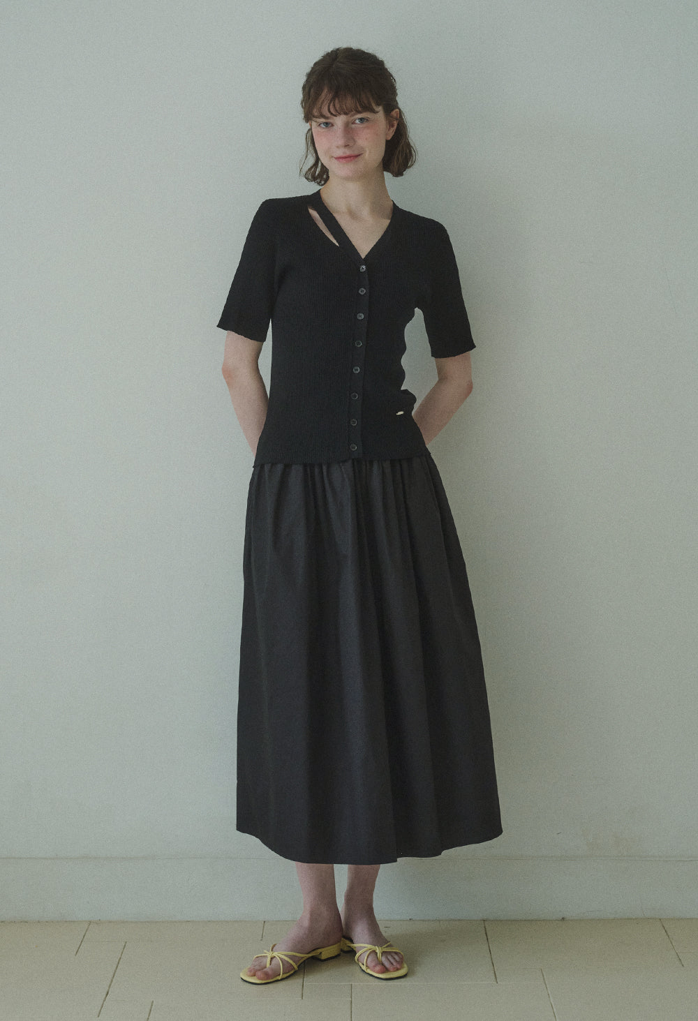 Watery silky half sleeve cutting knit cardigan