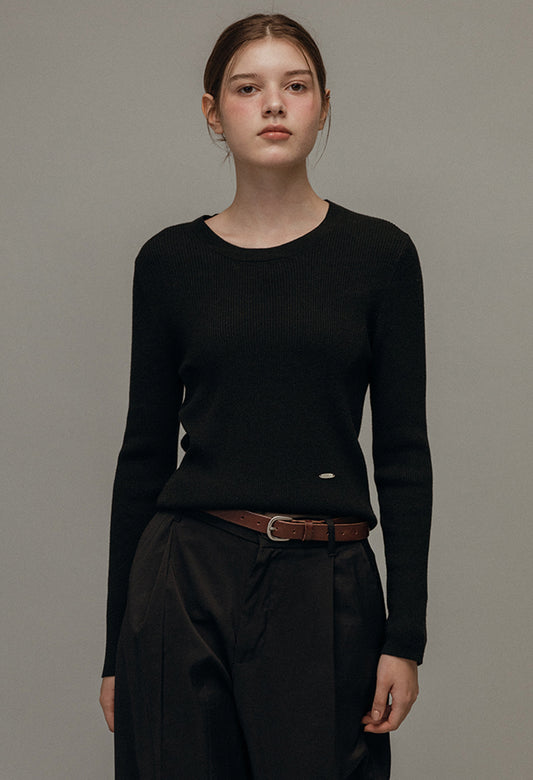 Ordinary slim u-neck knit