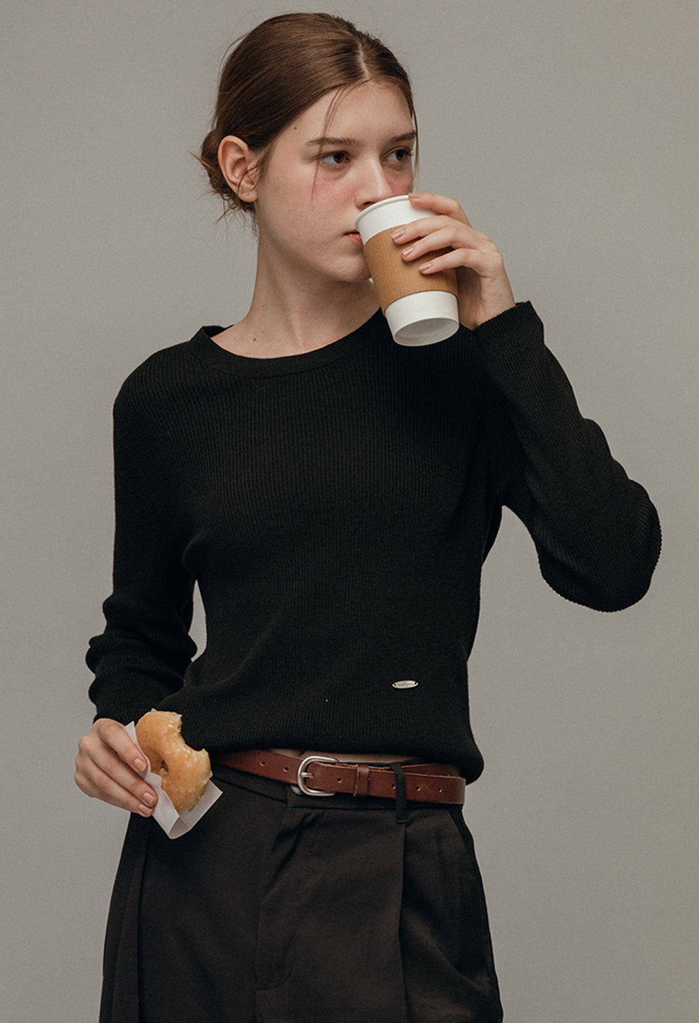 Ordinary slim u-neck knit