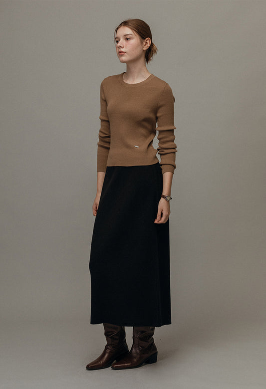Ordinary slim u-neck knit