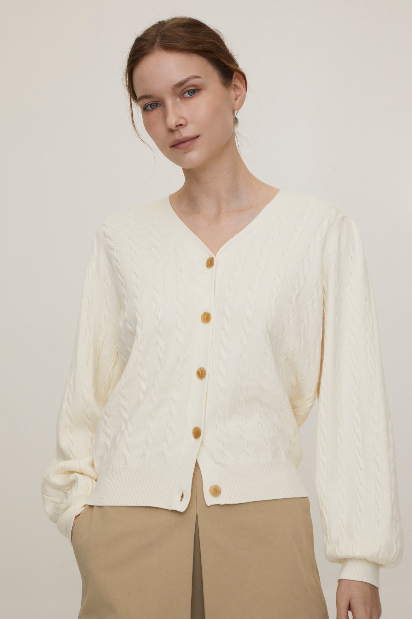 Perfume v neck cashmere knit - Navy/Ivory